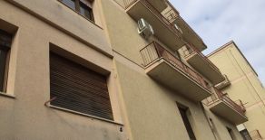 CATANZARO CENTRO – DISCESA GRADONI OSPEDALE CIVILE. Affittasi appartamento uso ufficio di 170 mq ristrutturato