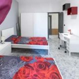 CATANZARO LIDO – Via murano. Affittasi in appartamento arredato a studentesse, due camere singole o una singola e una doppia.