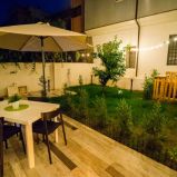 CATANZARO LIDO – VIA GENOVA. Affittasi intero appartamento arredato e ristrutturato con corte esterna e giardino.