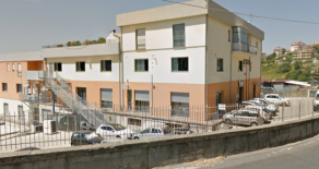 CAVITA – Affittasi locale C\2 di circa 250 mq con uso di annesso piazzale.